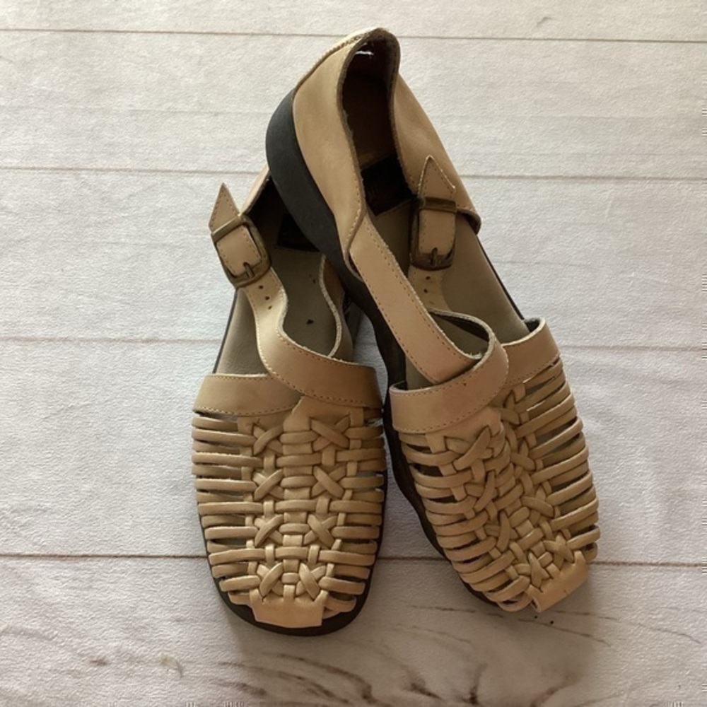 Womens Leather Fisherman Style Aerosoles Size 7.5